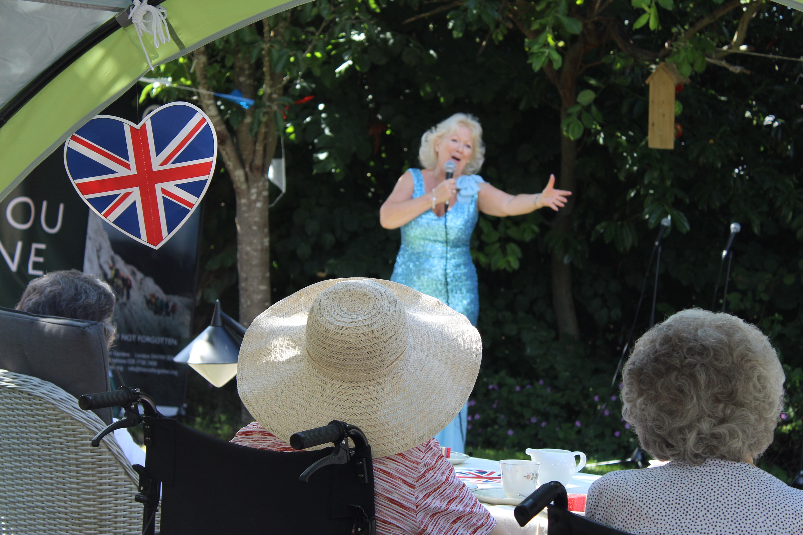 Sunrise of Banstead residents enjoy nostalgic concert from the Not Forgotten