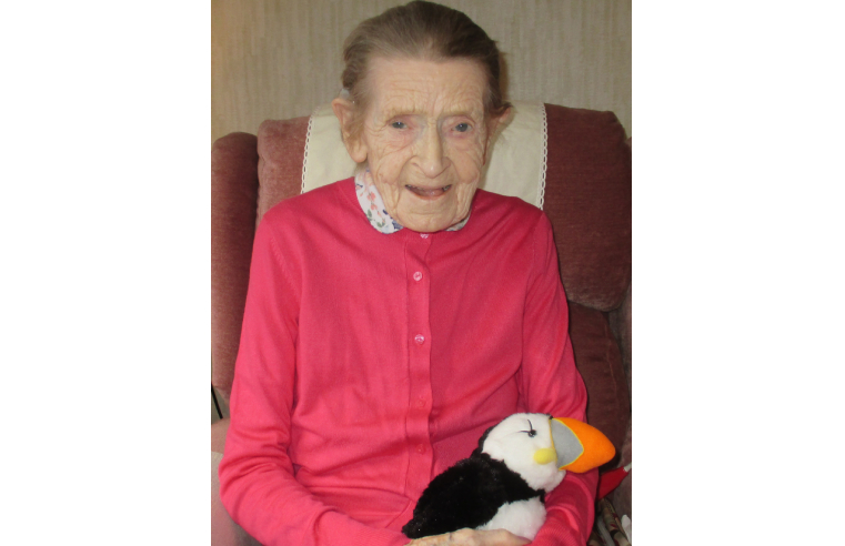 Isa Reynolds with George the Puffin, Catmoor House Care Home. 