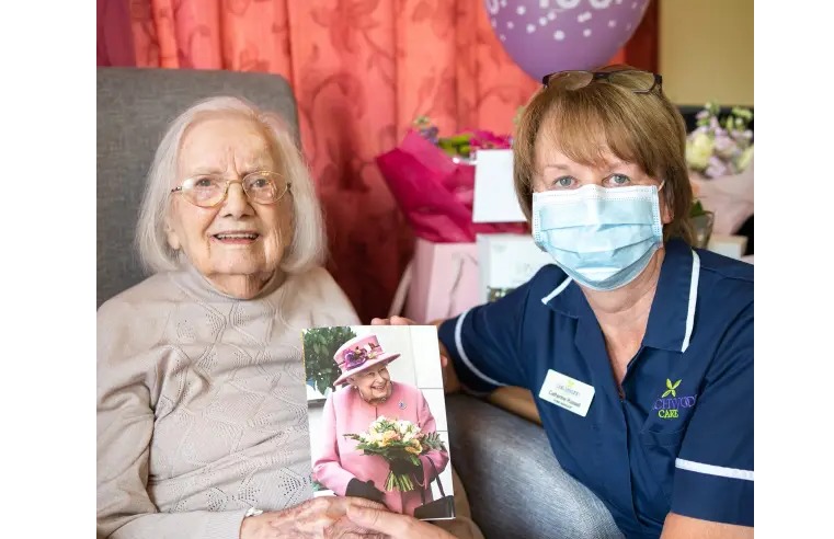 TRADITIONAL SCOTTISH FANFARE AS MARGARET TURNS 100