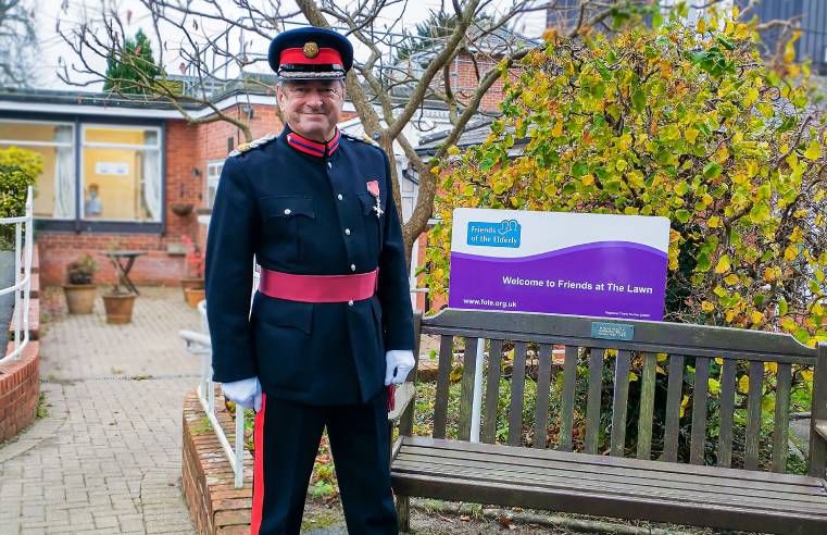 ALAN TITCHMARSH SAYS THANK YOU TO ALL AT THE LAWN CARE HOME