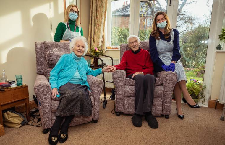 MINISTER FOR CARE VISITS HOME INSTEAD